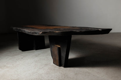 EM 107 Unique coffee table from the 18Brut collection, showcasing the live edge
